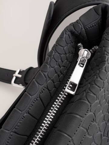 Next Τσάντα ώμου σε μαύρο