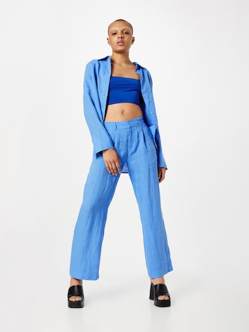 Loosefit Pantaloni con pieghe 'Denise' di Gina Tricot in blu