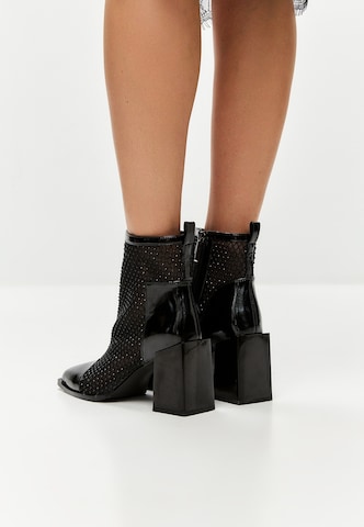 CESARE GASPARI Stiefelette in Schwarz