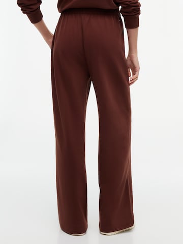Tommy Jeans - Pierna ancha Pantalón 'ESS' en marrón