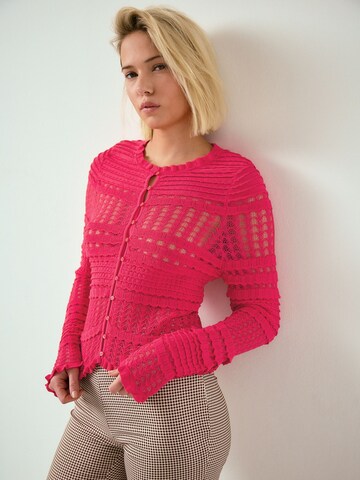 Next Strickjacke in Pink: Vorderseite