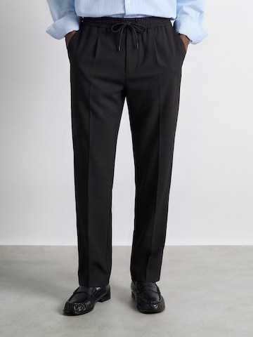 Burocs Regular Pleat-Front Pants in Black: front