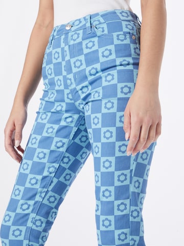 Regular Pantalon 'Emily' NEON & NYLON en bleu