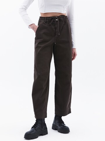 Regular Pantalon chino OXXO en marron : devant