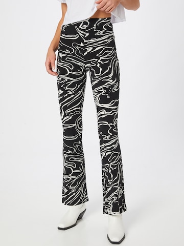 évasé Pantalon River Island en noir : devant