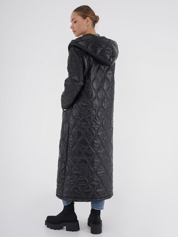 FRESHLIONS Winter Coat in Black