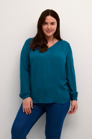 KAFFE CURVE - Blusa 'Ami' em azul: frente