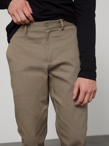 DAN FOX APPAREL Slim fit Chino trousers 'Elias' in Brown