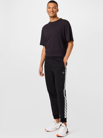 Superdry Tapered Sporthose 'Code' in Schwarz