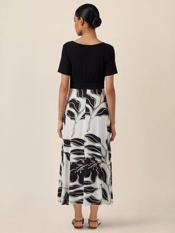 APART Kleid in Schwarz