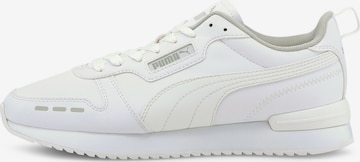 Baskets basses PUMA en blanc : devant