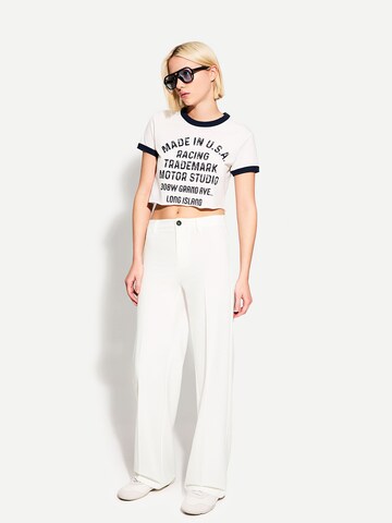Wide leg Pantaloni con piega frontale di Bershka in bianco