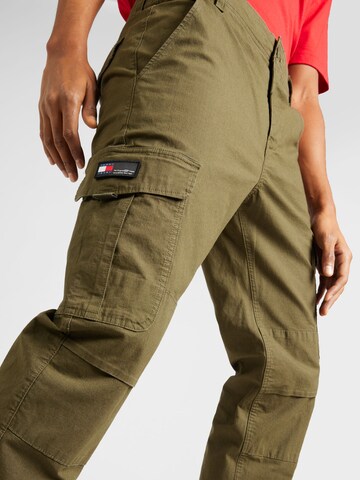 Tapered Pantaloni cu buzunare 'ETHAN' de la Tommy Jeans pe verde