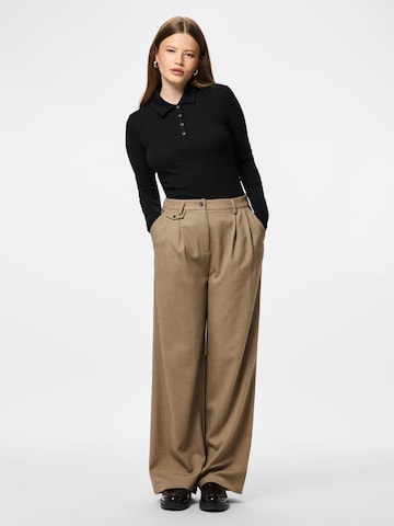 Regular Pantalon à pince 'PCBUBBLES' PIECES en marron