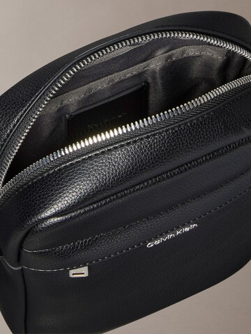 melns Calvin Klein Pleca soma