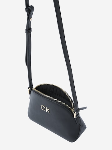 Calvin Klein Axelremsväska 'Re-Lock' i svart