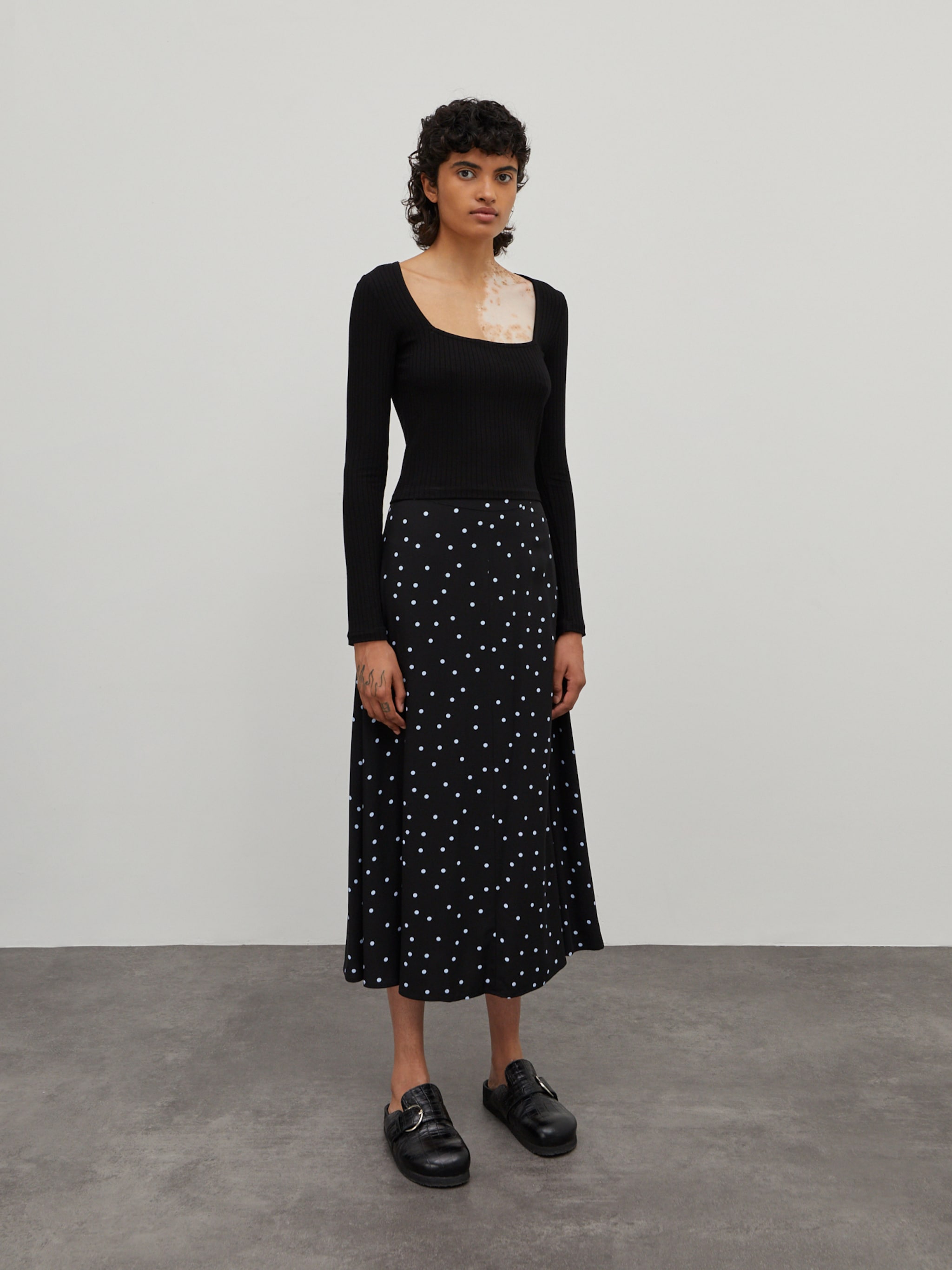 EDITED Producten Shirt 'Tenley' Zwart