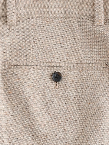 Coupe slim Pantalon à plis Next en gris