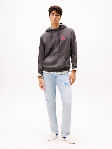 Tommy Jeans Sweatshirt 'PLAY' i brun