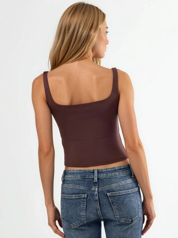 Hiccup Top in Brown