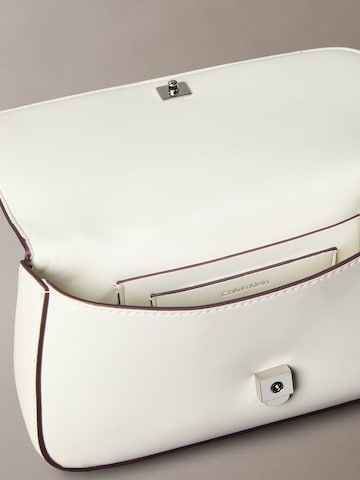 Calvin Klein Olkalaukku värissä valkoinen