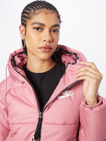 Nike Sportswear Демисезонная куртка в Ярко-розовый