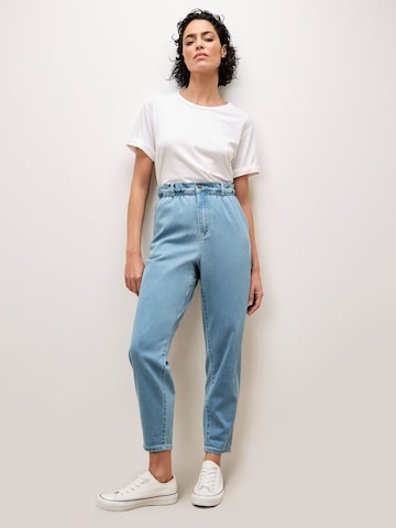 Apricot Tapered Jeans ' ' in Blue: front