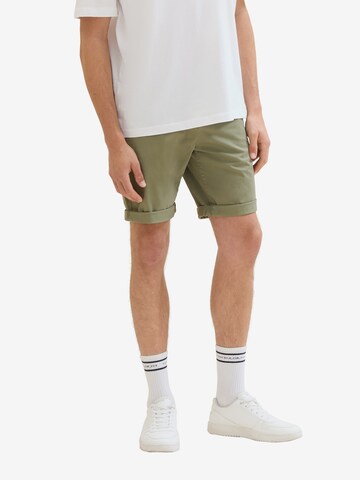 TOM TAILOR DENIM Slimfit Shorts in Grün: predná strana