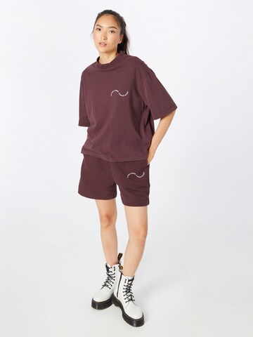 T-shirt 'SLOW DOWN' Comfort Studio by Catwalk Junkie en marron