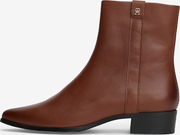 TOMMY HILFIGER Enkellaarsjes in Bruin: voorkant