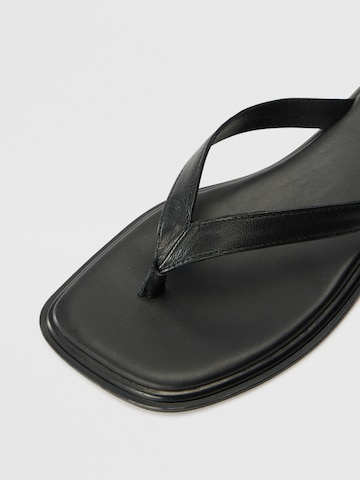 VAGABOND SHOEMAKERS Žabky 'Izzy' – černá