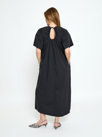 Peppercorn Mekko 'Otana' värissä musta