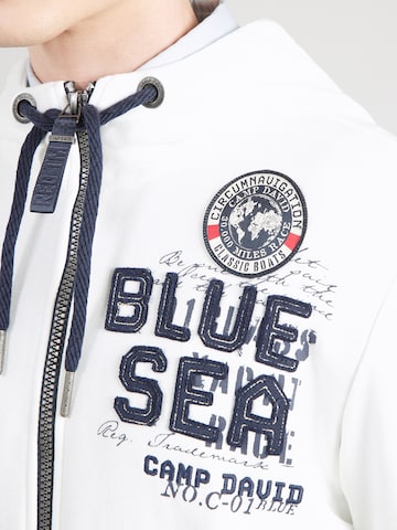 CAMP DAVID - Sudadera con cremallera en blanco