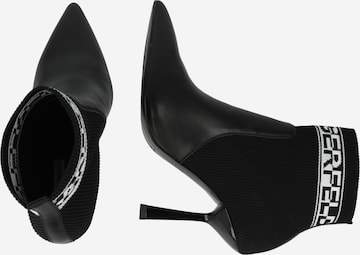 Karl Lagerfeld Kotníkové boty 'PANDARA' – černá
