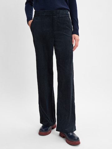 Marie Lund Flared Pants in Blue: front