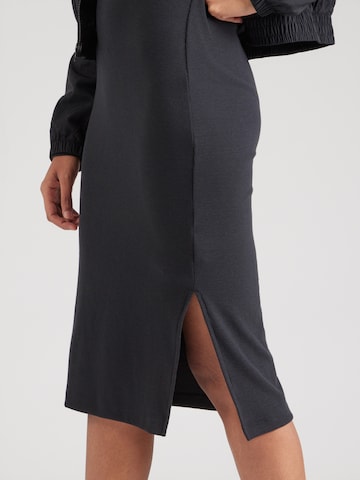 juoda Nike Sportswear Suknelė