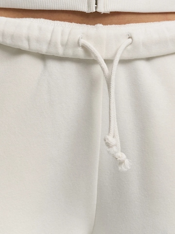 cfab (formerly creamy fabrics) Wide leg Byxa 'Everyday Carrot' i vit
