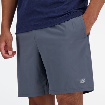 Regular Pantalon de sport 'Essential Short 7"' new balance en gris
