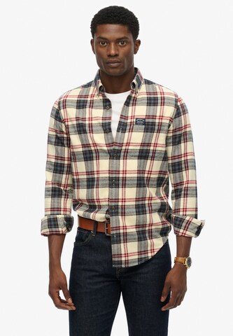 Coupe regular Chemise Superdry en beige : devant