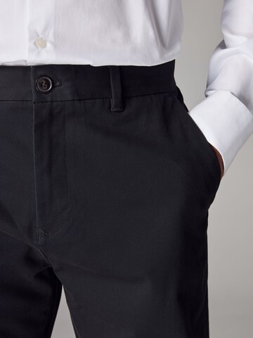 regular Pantaloni chino di Next in nero