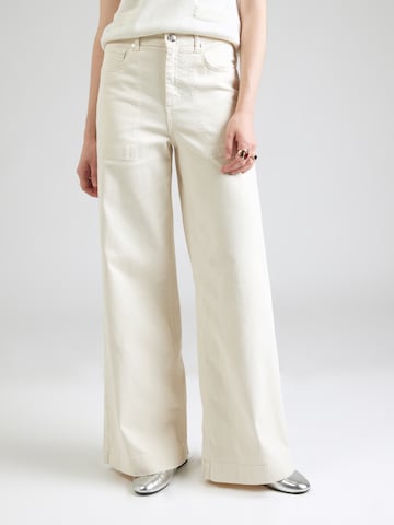 OUI Flared Jeans in White: front