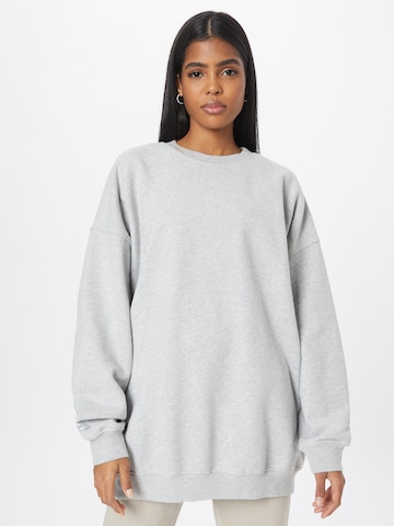 10k - Sweatshirt em cinzento: frente