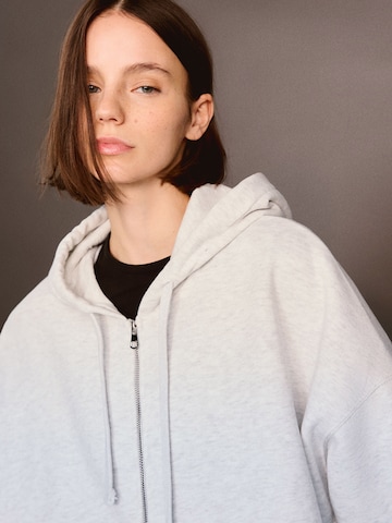 Giacca di felpa di Bershka in grigio