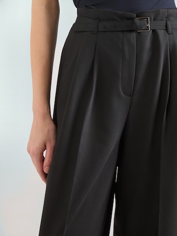 MORE & MORE Široke hlačnice Hlače z naborki | črna barva