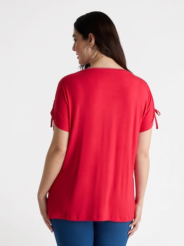 Fiorella Rubino - Camiseta en rojo