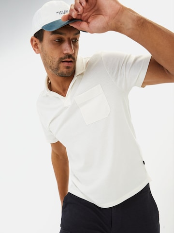 CAMEL ACTIVE Kurzarm Poloshirt mit Brusttasche in Weiß