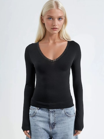 Busem Top in Black