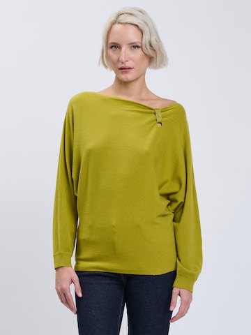 Pullover di Influencer in verde: frontale