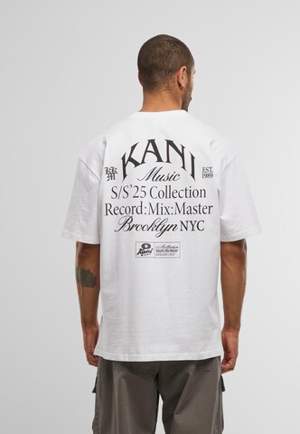 Karl Kani Shirt in White: front