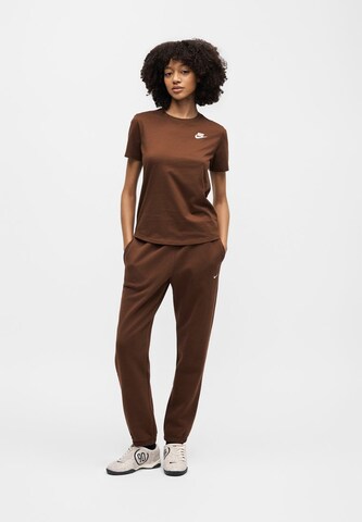 Tricou 'CLUB' de la Nike Sportswear pe maro: față